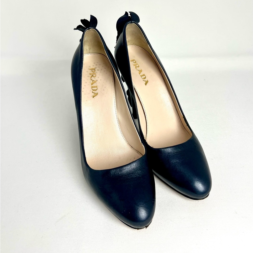 Prada black Leather pumps with ruffles